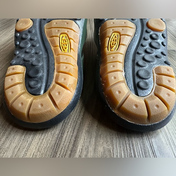 Unisex Keen Shanti US 8 UK 7 EURO 40.5 CM 26 - Picture 2 of 7